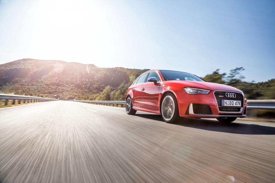  Audi RS3 Sportback (8V) 2015 года  (AU) (фото 13 из 30)
